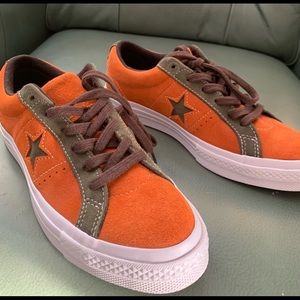 Converse unisex tennis shoes